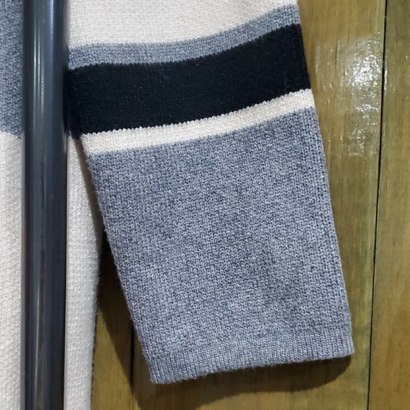 Stylish Striped Cardigan in Gray and Cream - Picture 6 of 12